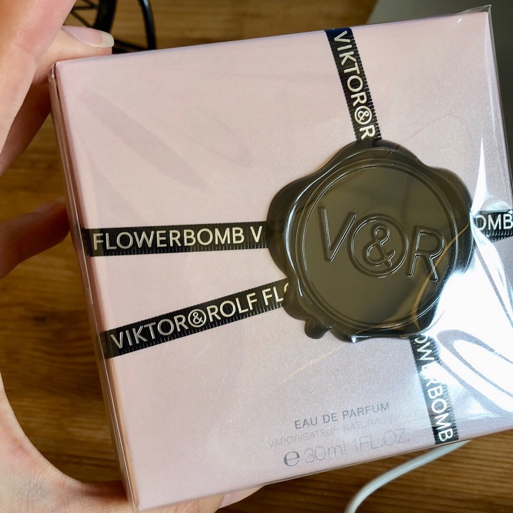 Flowerbomb 1oz new in wrap